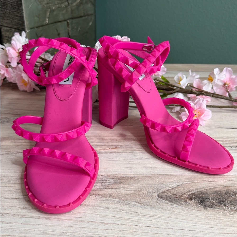 Steve Madden Cellini Rock Stud Heels Size 7